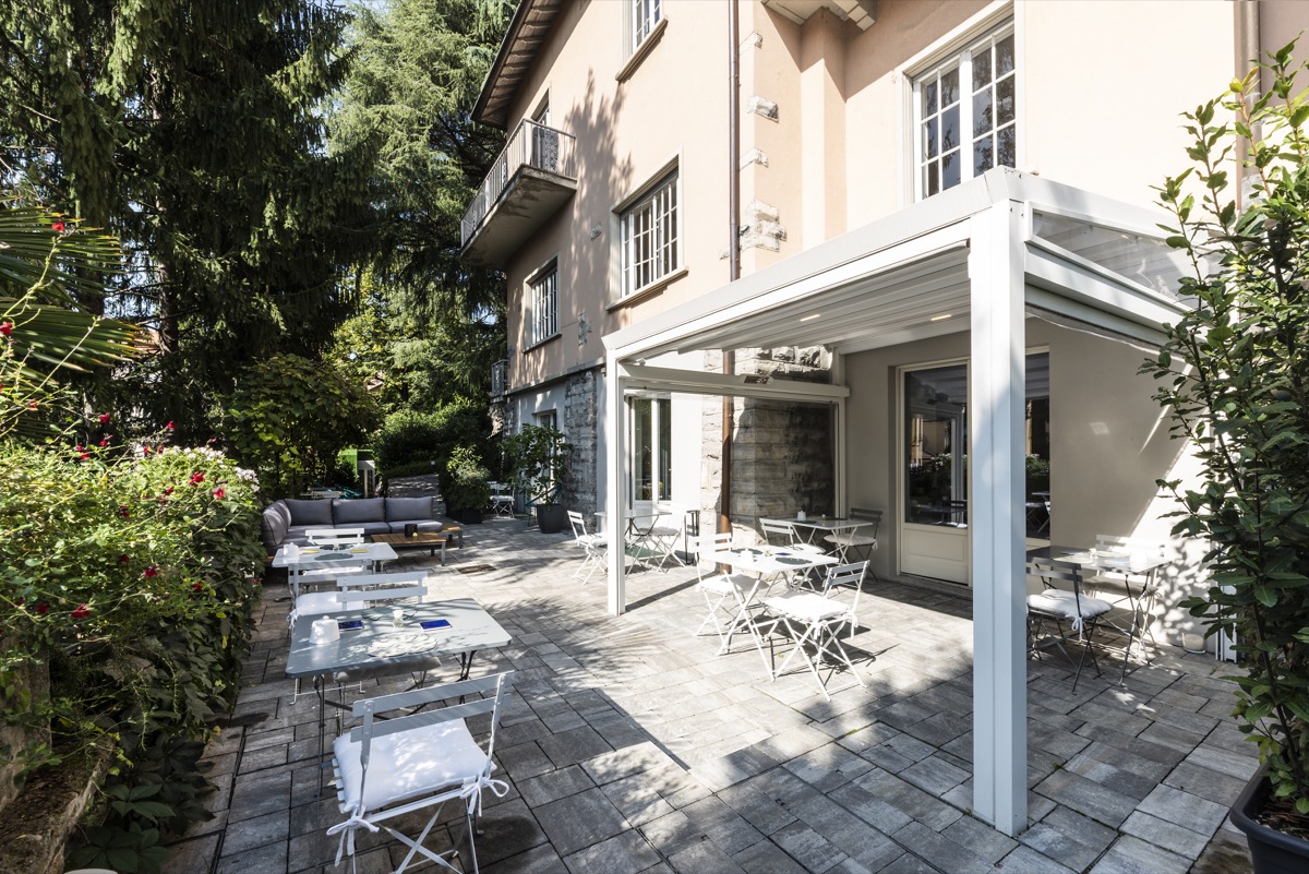 Ospitalità outdoor con Pergotenda® Palladia®