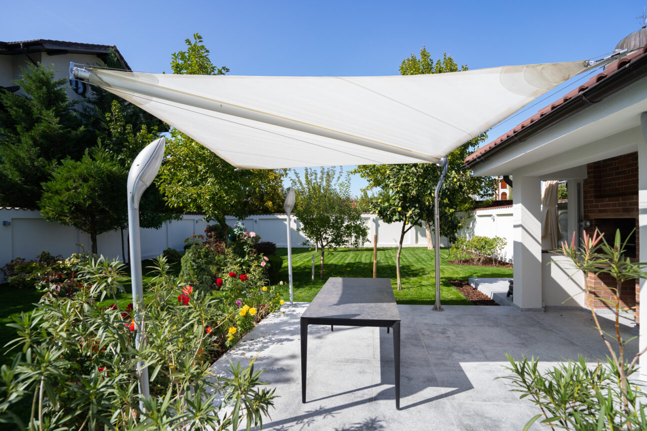 Garden sun sails: which ones to choose and how to position them