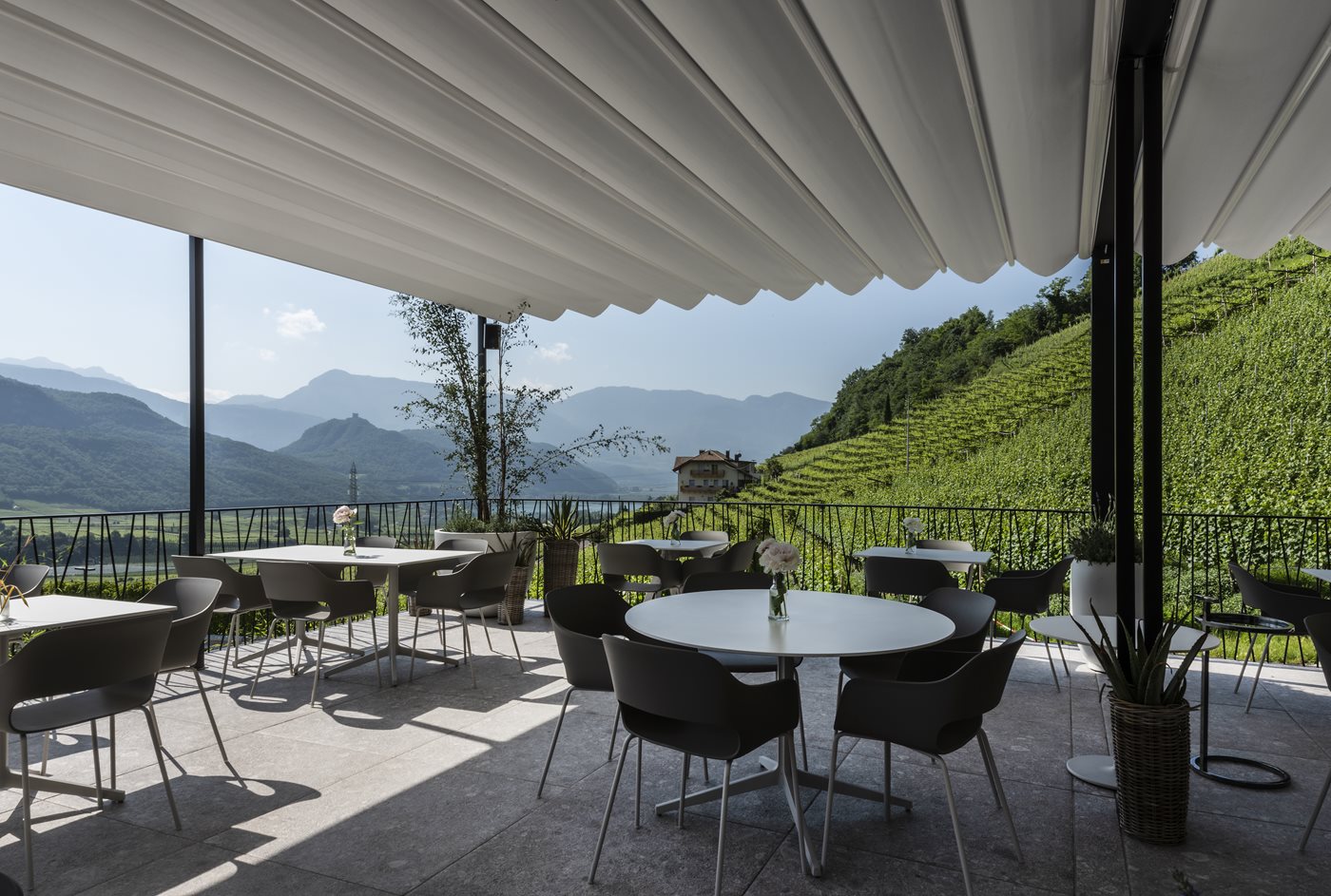 Pergotenda®: everything you need to know about Corradi's patented outdoor solution.