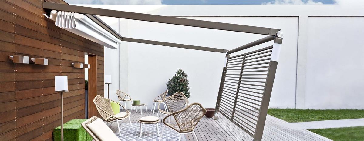 Pérgola inclinada o plana: peculiaridades y consejos para tomar una decisión