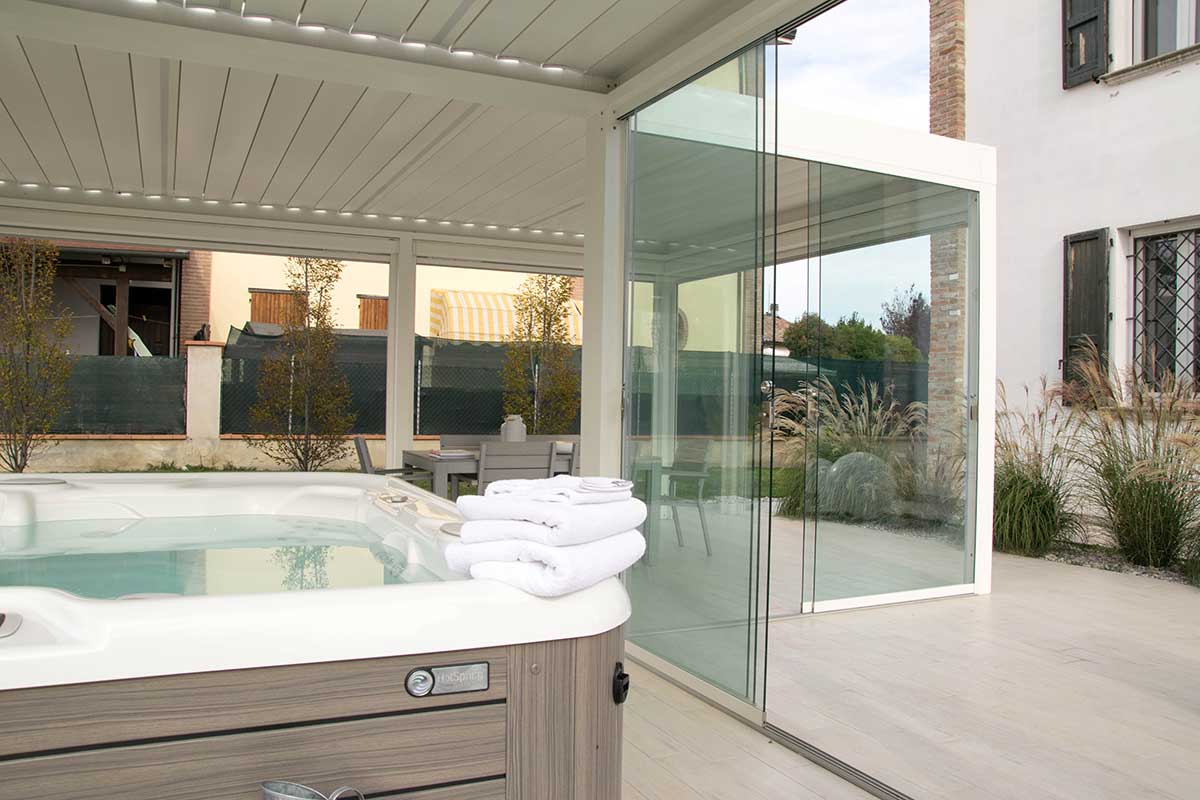 Sliding glass doors for outdoors: a crystal clear gaze between indoor and outdoor