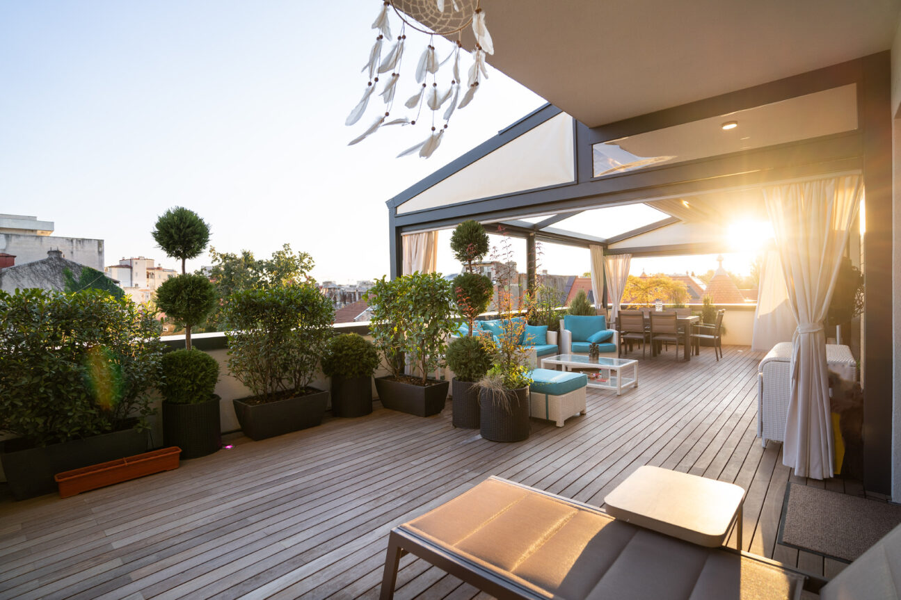 La terraza como prolongación de la casa: las soluciones Corradi para tu confort 