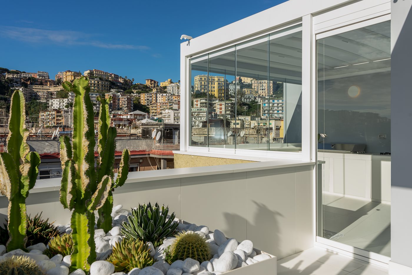 Cittadini dell’outdoor: tra Bioclimatiche, Pergotenda®, Sun Sails la nuova concezione del vivere all’aria aperta.